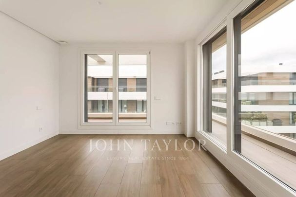 Luxury penthouse for rent in Alcobendas, Autonomous Region of Madrid - Photo 1
