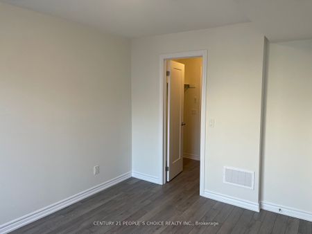 Condo Townhouse For Lease | W8139200 - Photo 3