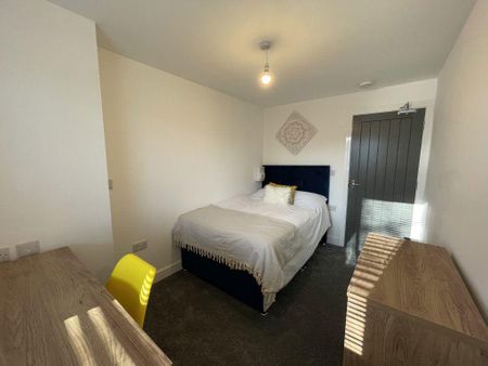 1 bedroom in a house share to rent - Photo 3