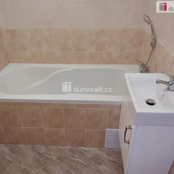 Pronájem zrekonstruovaného bytu 3+1/L, ul. U Tvrze, Děčín - Photo 1