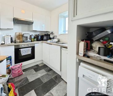 Franklyns, Teviot Avenue, Aveley, RM15 - Photo 6