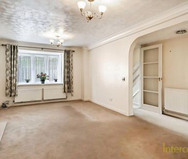 4 bedroom detached house to rent - Photo 3