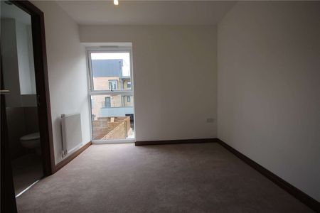 A modern, high-specification two-bedroom duplex apartment - Photo 3