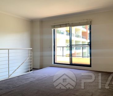 Spacious Bedroom Split Level Apartment - Photo 4