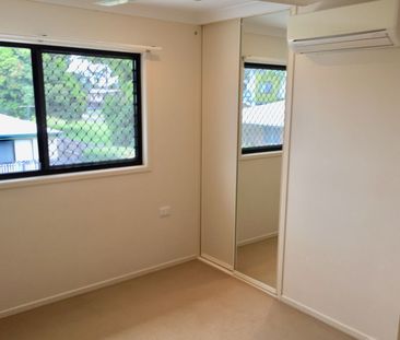 SPACIOUS TOWNHOUSE SET BACK FROM ROAD - Photo 6