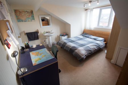 4 bedroom terraced house to rent - Photo 3
