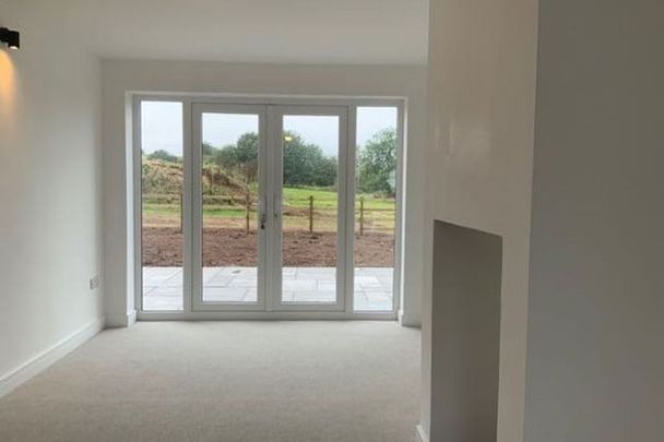 4 bedroom Detached house to rent in Withington - Photo 1