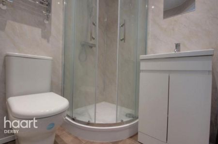 4 bedroom detached house to rent - Photo 5