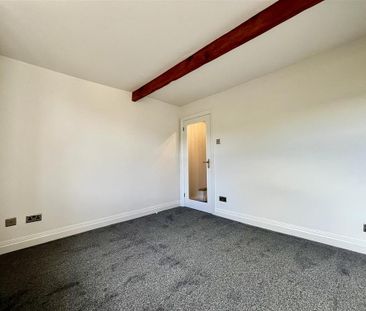 2 bedroom character property to rent - Photo 2