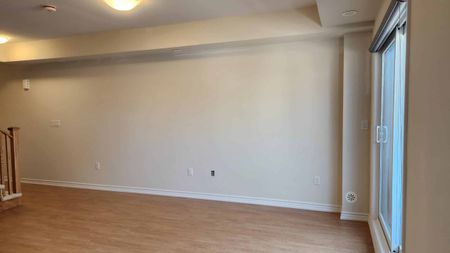 Two bedroom townhouse for rent Courtice Ontario - Photo 3