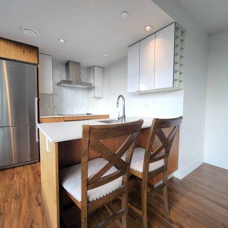 Bright + Spacious 1 Bed 1 Bath + Den @ Tower Green - UNFURNISHED - Photo 1