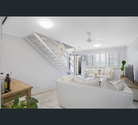 3/1 Cumberland Avenue, Slade Point, Qld 4740 - Photo 2