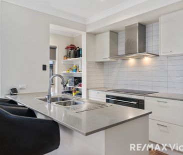 Fantastic 3 bedroom home with Solar - Photo 3