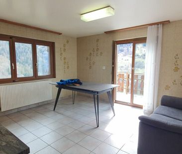 4.5 pièces rénové avec balcon, place de parc et vue sur la vallée - Photo 4
