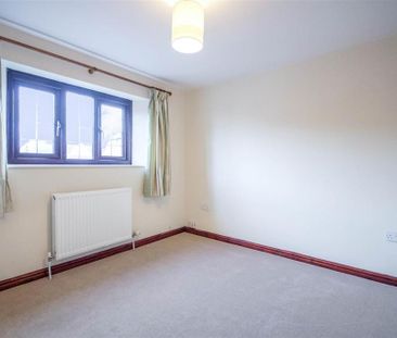 3 bedroom end of terrace house to rent - Photo 2