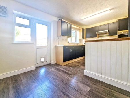2 bedroom semi-detached house to rent - Photo 4