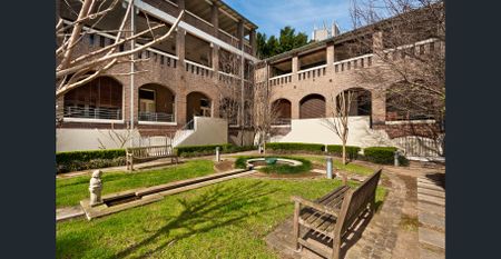 SPACIOUS TWO BEDROOM APARTMENT WITH PARKING! - Photo 2