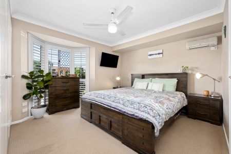 4 Bedroom house with pool, Kippa-Ring Contact Julie Sykes 0438 050 110 - Photo 4