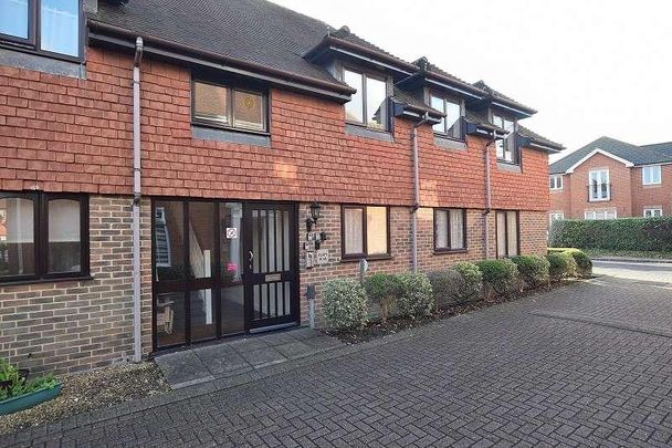 Fernhill Lane, New Milton, Hampshire, BH25 - Photo 1