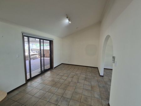 3 BEDROOM 1 BATHROOM AIRCONDITIONED HOME IN LARAPINTA - Photo 4
