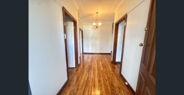 Well Presented Family Home! - Photo 1