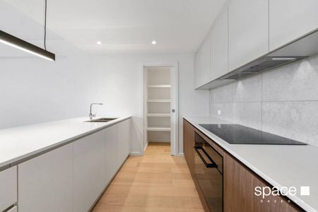 Sleek & Modern Apartment - Photo 4