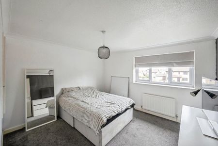 2 bedroom semi-detached house to rent - Photo 3