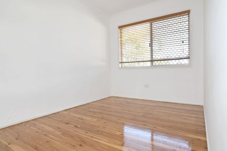 MODERN COMFORT MEETS EVERYDAY CONVENIENCE - WELCOME TO 5/4 LAMINGTON DRIVE! - Photo 2