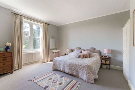 An Imposing Country Residence with Elegant Features - Photo 4