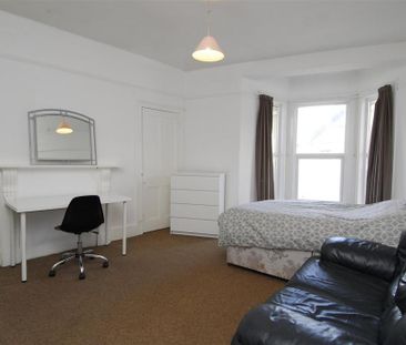 4 bedroom flat to rent - Photo 4