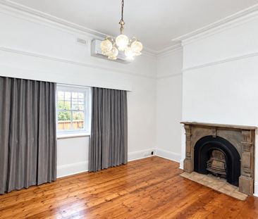 Spacious Four-Bedroom Family Home with Multiple Living Areas in Pri... - Photo 1