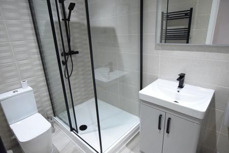 3 bedroom apartment to rent - Photo 2