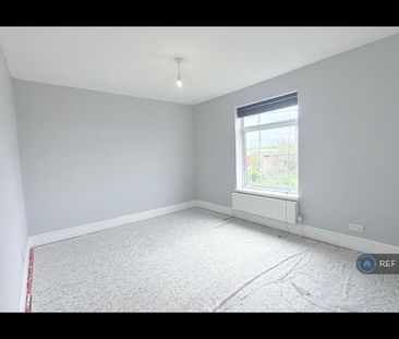 4 bedroom semi-detached house to rent - Photo 6