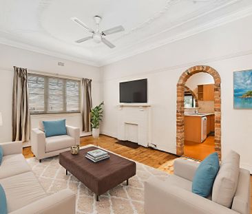 Freestanding Rear Lane Access Home - Photo 1