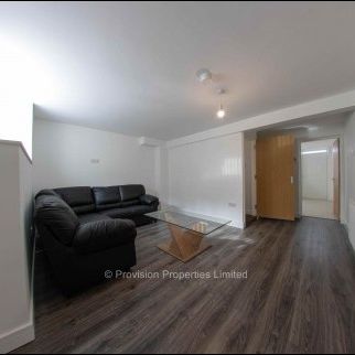 6 Bedroom Leeds Student Properties - Photo 1