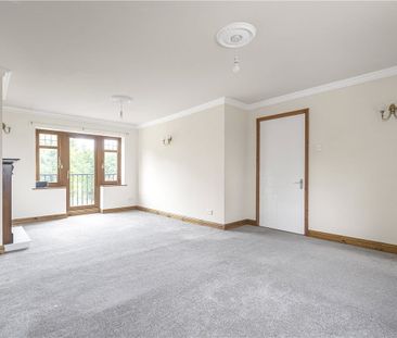 A 7 bedroom detached three storey property situated within the Vill... - Photo 3