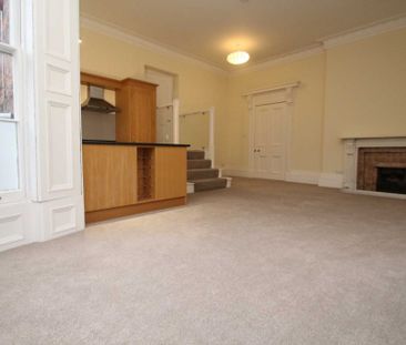 2 bed Flat for rent - Photo 4
