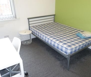 2 bedroom Flat To Let - Photo 4