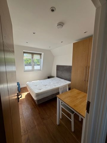 2 Bed Flat, Harrow Road, W9 - Photo 2