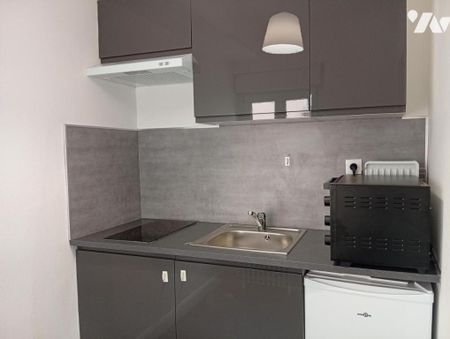 A LOUER STUDIO en HYPER CENTRE de REIMS - PROCHE TRAMWAY - CATHEDRALE - RUE DE VESLE - Photo 5