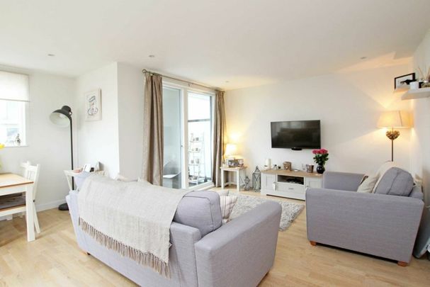 Pump House Crescent, TW8, London - Photo 1