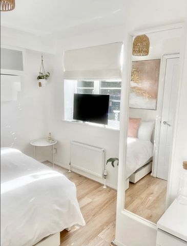 Room in a Shared House, Harlinger St, SE18 - Photo 3