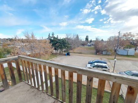 Dog Friendly 1 Bedroom Apartments! - Photo 3