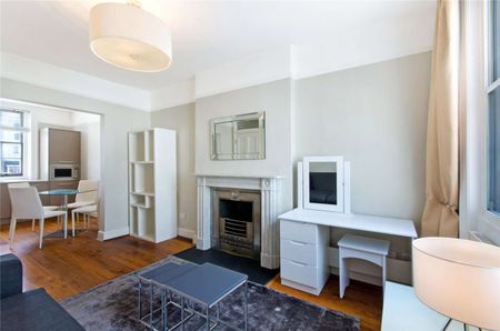MANAGED BY SAVILLS. A lovely two bed apartment on Bathurst Street - Photo 3