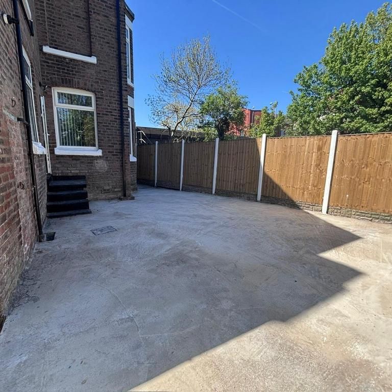 1 bedroom in a house share to rent - Photo 1