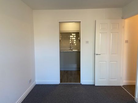 Studio Flat, Millstream Close, N13 - Photo 4