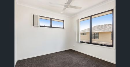 Modern Stand Alone Townhouse in Springfield for rent !!! - Photo 2