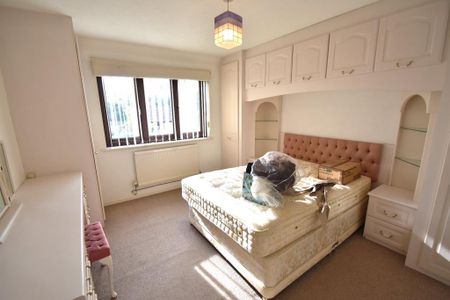 4 bedroom detached house to rent - Photo 3