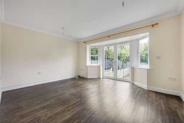 Emmer Green, Reading, RG4 - Photo 1