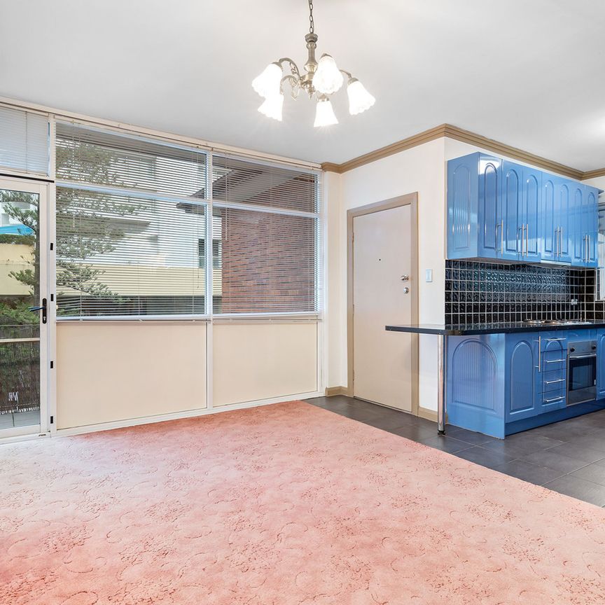 Top Floor Apartment With Bay Views - Photo 1